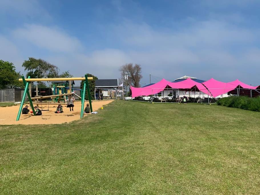 Willa Hugo'S Hideaway Free Wifi Hemsby Zewnętrze zdjęcie